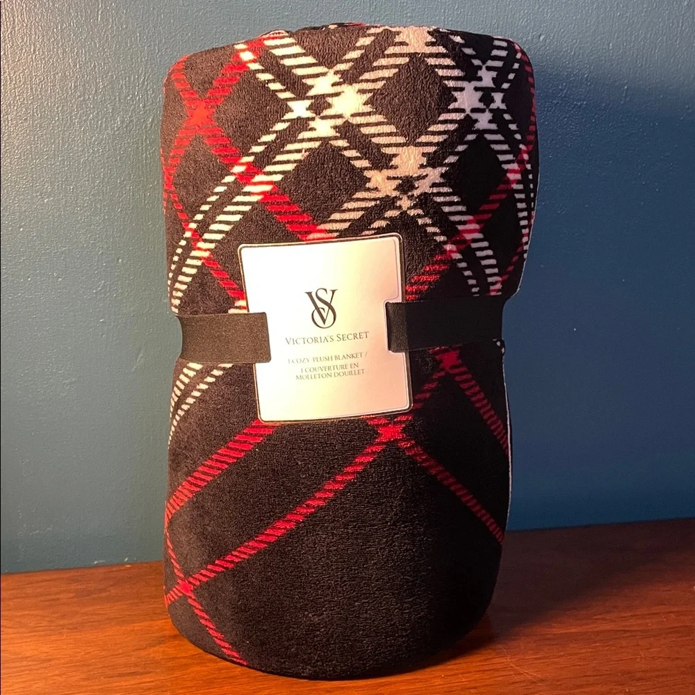 Victoria's Secret Red and Black Plaid Throw - Picture 1 of 6